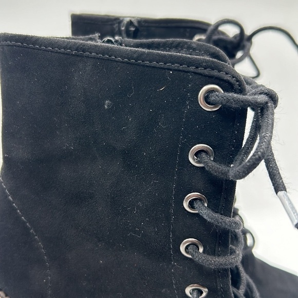 Madden Girl Jettie Black Block Heel Faux Suede Ankle Bootie Boots Size 7 M - Picture 2 of 10